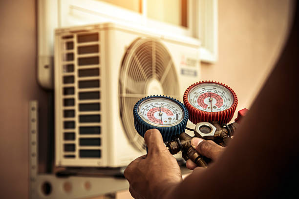 Professional Hvac technician working in Baraboo, WI
